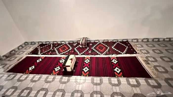 مدات صوف شغل يدوي طول 4 متر و العرض 1 نظيفه شرط 0