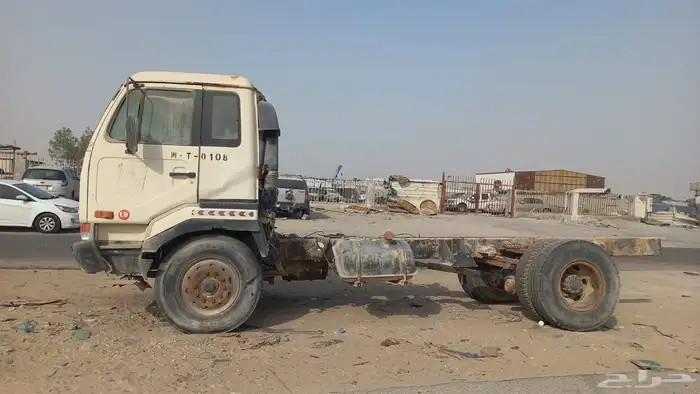 لوري نيسان يودي 10 مسمار موديل 2002 للبيع 1
