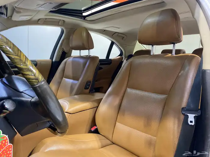 لكزس LS460 2015 بحالة نظيفة 17