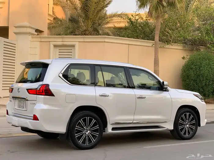 لكزس LX570 موديل 2019 بحالة الوكاله ممشى 76 الف 7