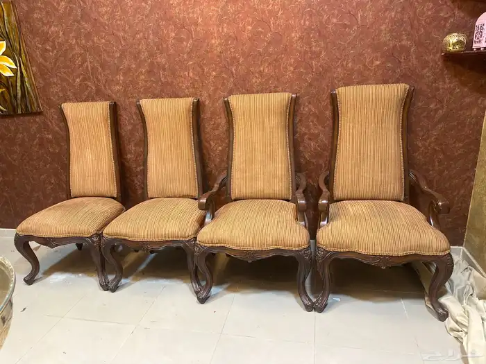 4 كراسي بحالة ممتازة للبيع طقم 0
