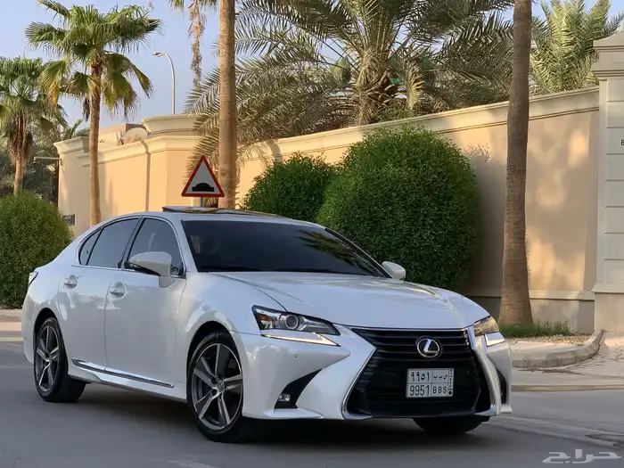 لكزس GS300 موديل 2018 بحالة الوكاله ممشى 26 الف 2