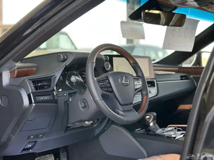 لكزس ES350 DD فل كامل وارد الساير 2025 4