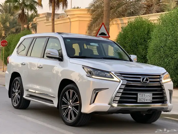 لكزس LX570 موديل 2019 بحالة الوكاله ممشى 76 الف 2