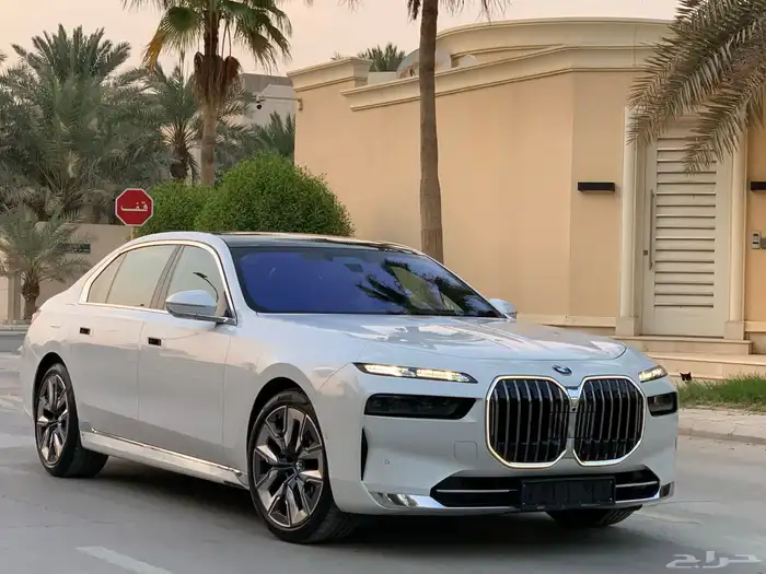 بي ام دبليو 735Li موديل 2023 بحالة الوكاله ممشى 22 الف 2
