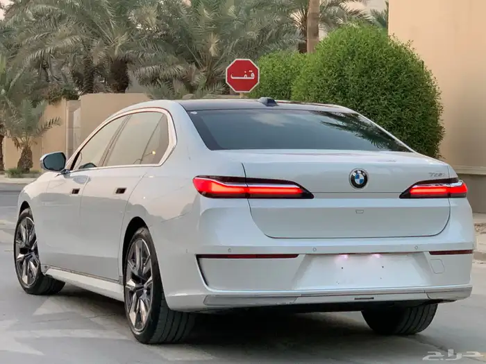 بي ام دبليو 735Li موديل 2023 بحالة الوكاله ممشى 22 الف 12