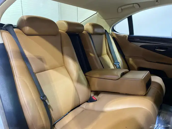 لكزس LS460 2015 بحالة نظيفة 16