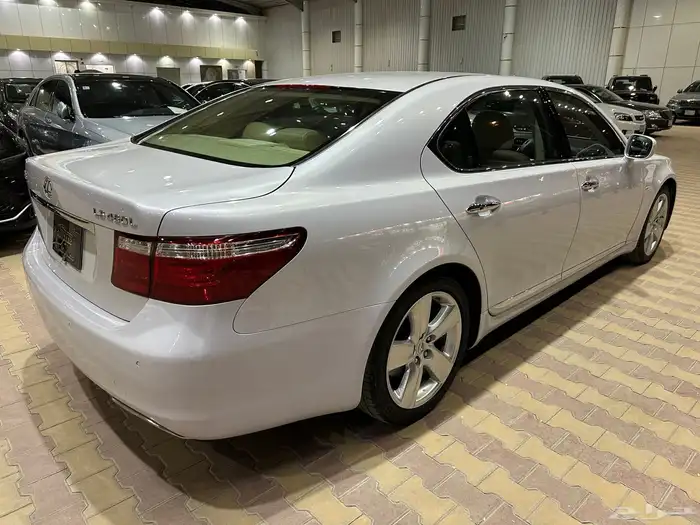 لكزس LS460 موديل 2008 فل كامل نظيف 23