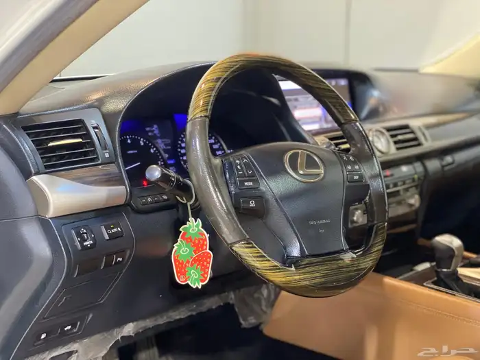 لكزس LS460 2015 بحالة نظيفة 8