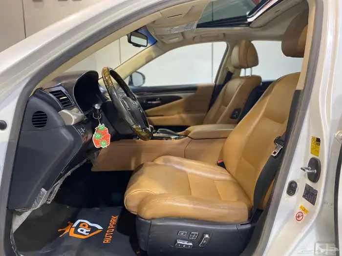 لكزس LS460 2015 بحالة نظيفة 19