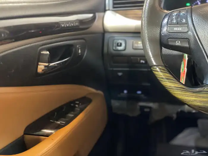 لكزس LS460 2015 بحالة نظيفة 21