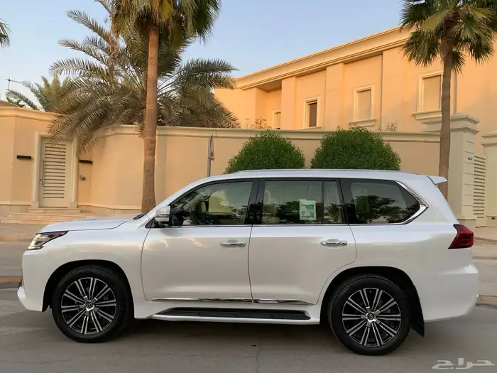 لكزس LX570 موديل 2019 بحالة الوكاله ممشى 76 الف 18