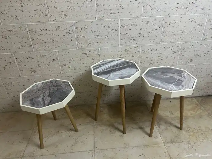 طاولات للبيع 0