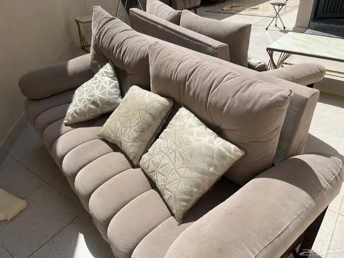 للبيع كنب منزلي وشرط جديد مستخدم فقط 6 شهور 2