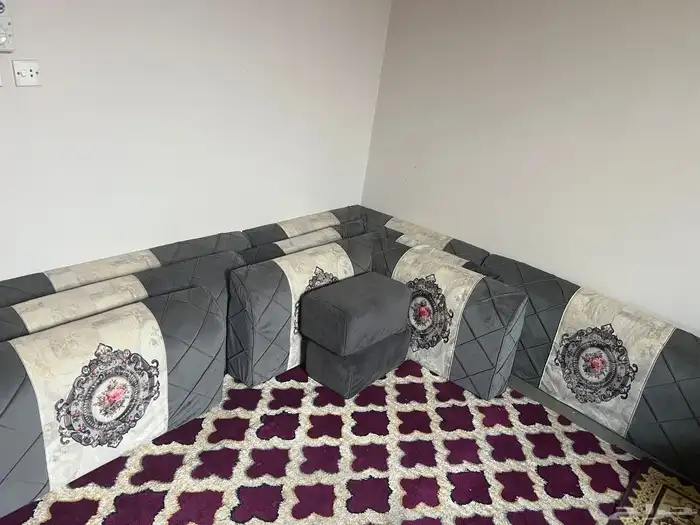مجلس ارضي للبيع من 8 قطع 0