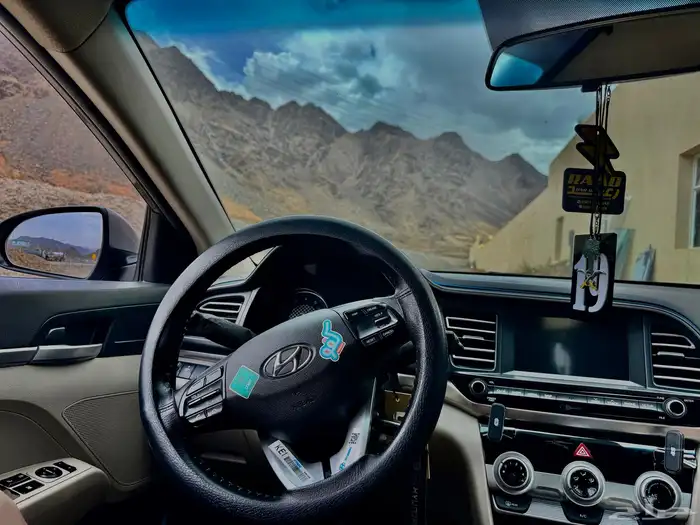 Hyundai ELANTRA 2019 half Full نص فل 1