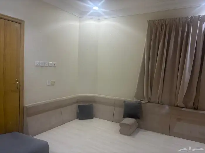كنب ظهر مع مراكي وثنتين ستاير 1