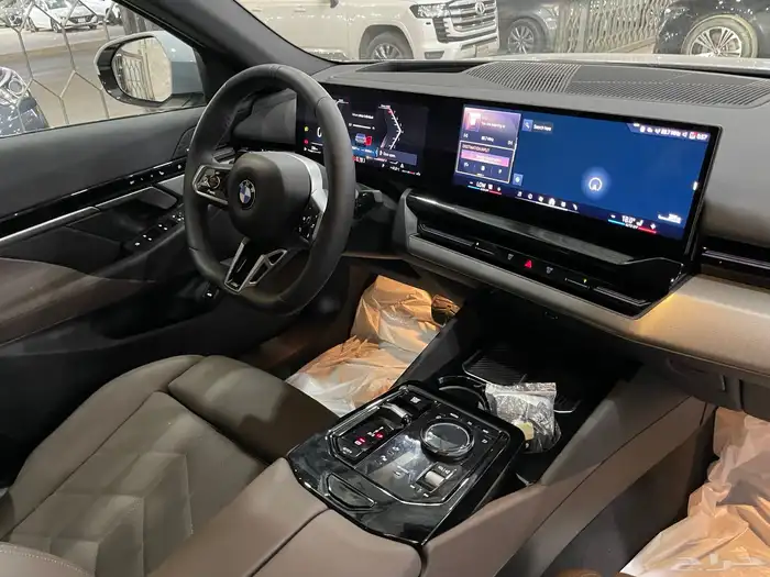 بي ام دبليو 520 موديل 2024 فل كامل kit m 11