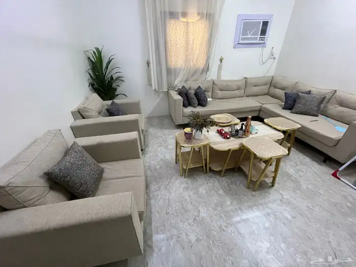 كنب صاله كامل نظيف مع طاوله كبيره و 4 خدمه 5