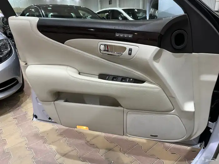 لكزس LS460 موديل 2008 فل كامل نظيف 13