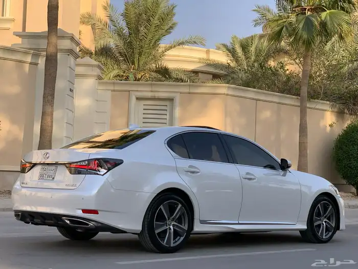 لكزس GS300 موديل 2018 بحالة الوكاله ممشى 26 الف 9