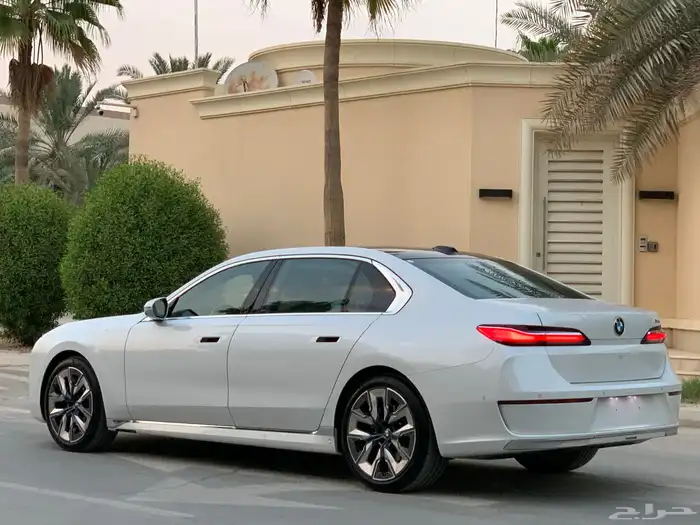 بي ام دبليو 735Li موديل 2023 بحالة الوكاله ممشى 22 الف 17