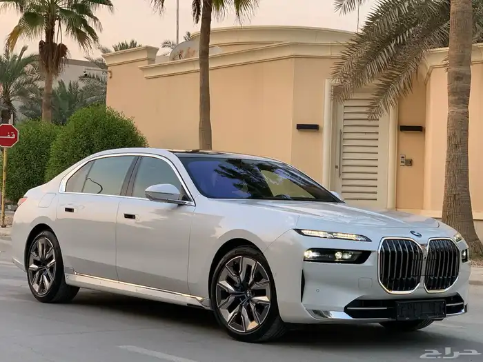 بي ام دبليو 735Li موديل 2023 بحالة الوكاله ممشى 22 الف 6