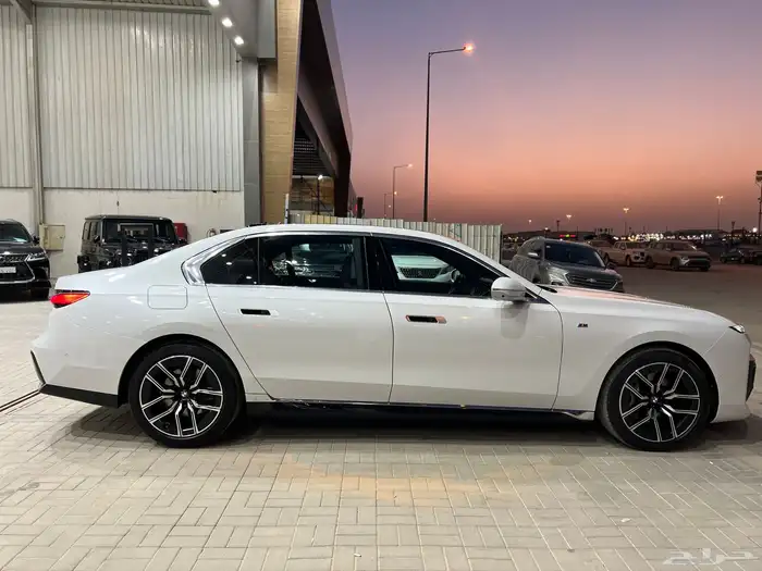 بي ام دبليو 740 كت M موديل 2023 5