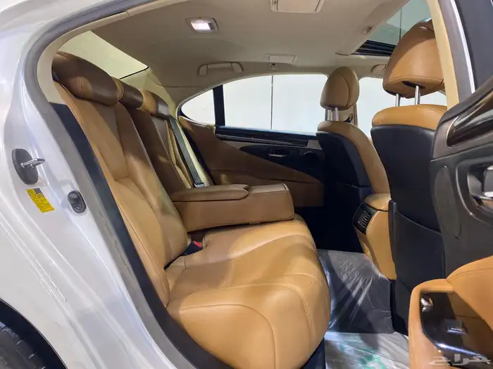 لكزس LS460 2015 بحالة نظيفة 13