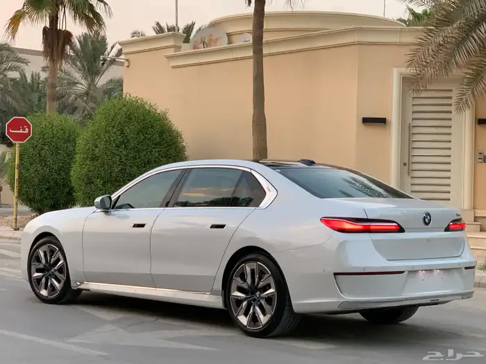 بي ام دبليو 735Li موديل 2023 بحالة الوكاله ممشى 22 الف 16