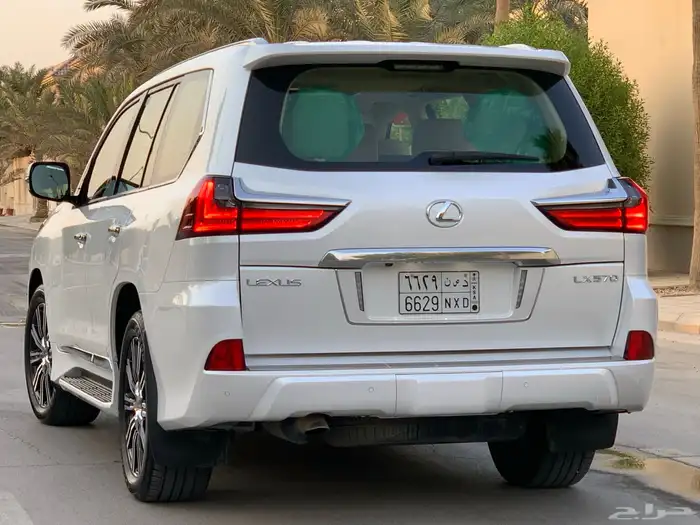 لكزس LX570 موديل 2019 بحالة الوكاله ممشى 76 الف 11