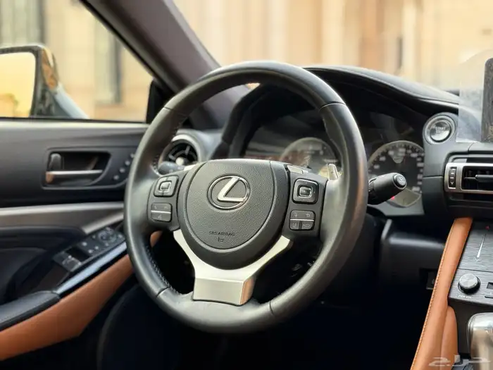 لكزس RC 350 موديل 2023 فل كامل ممشى 16 الف تشيكات وكاله 42