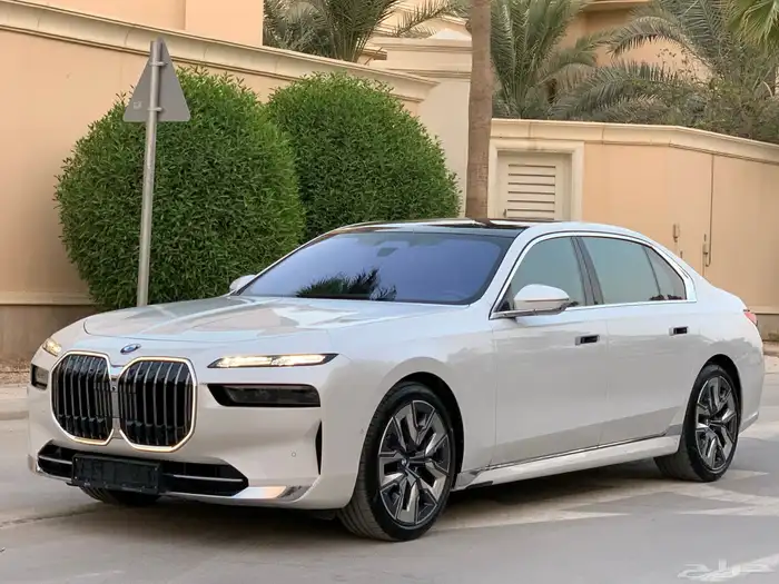 بي ام دبليو 735Li موديل 2023 بحالة الوكاله ممشى 22 الف 20