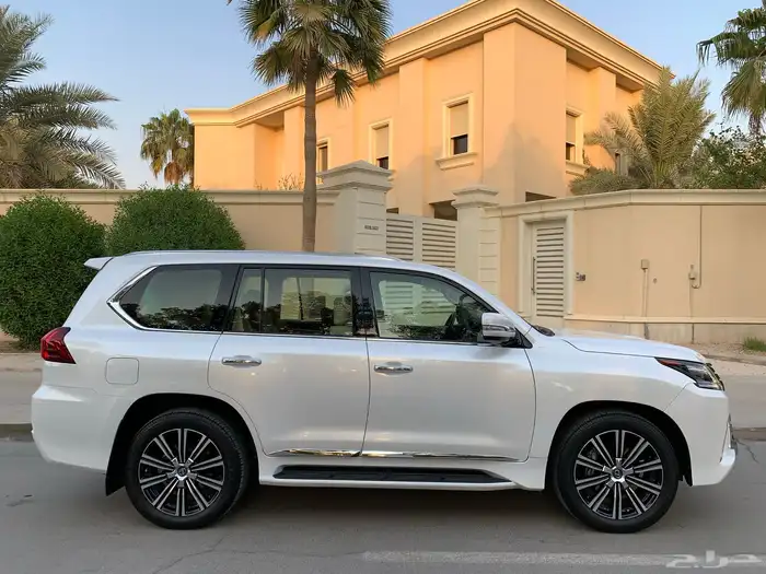 لكزس LX570 موديل 2019 بحالة الوكاله ممشى 76 الف 6