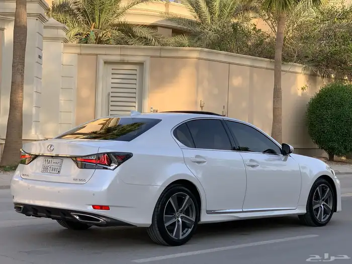 لكزس GS300 موديل 2018 بحالة الوكاله ممشى 26 الف 10
