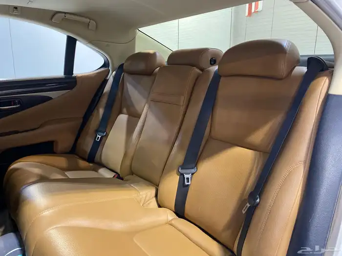 لكزس LS460 2015 بحالة نظيفة 18