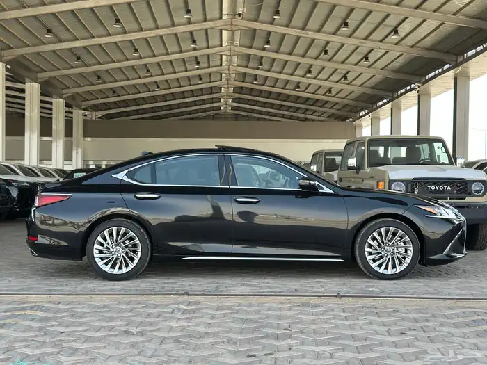 لكزس ES350 DD فل كامل وارد الساير 2025 2