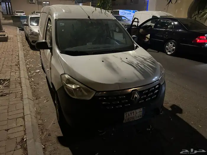 سيارة لنقل البضائع شكلها انيق للشركات 3