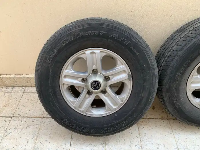 للبيع جنوط وكفرات جكسار مقاس 16 0