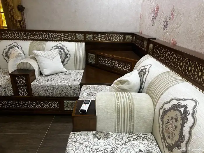 اثاث للبيع خشب فاخر 1