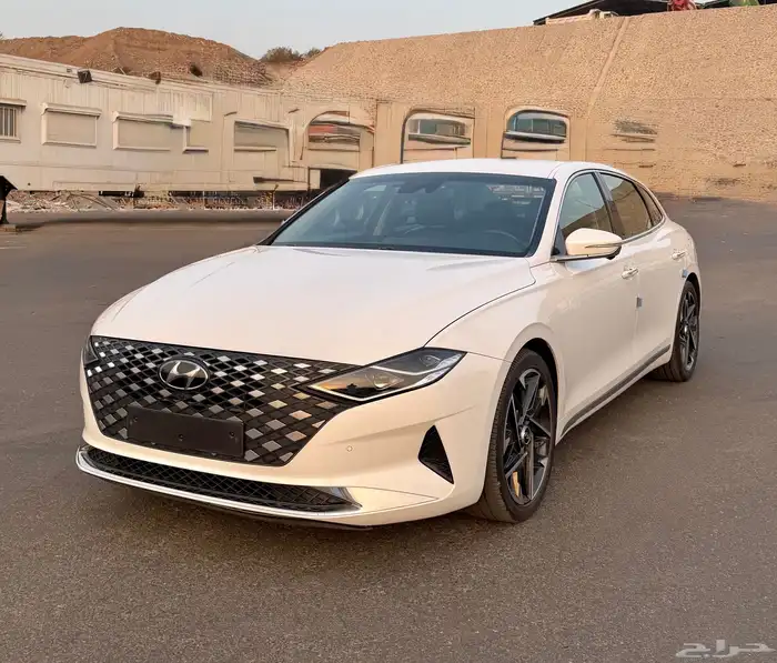 ازيرا 2020 -4 سلندر اعلا مواصفات بدون بنورما نضيفه للبيع 0