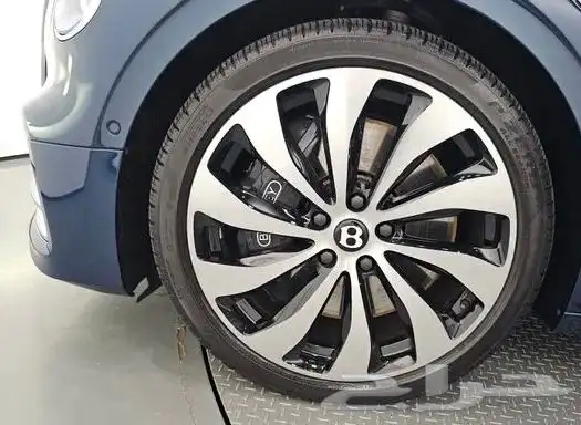 Bentley Flying Spur 3rd generation 4.0 Azur 12