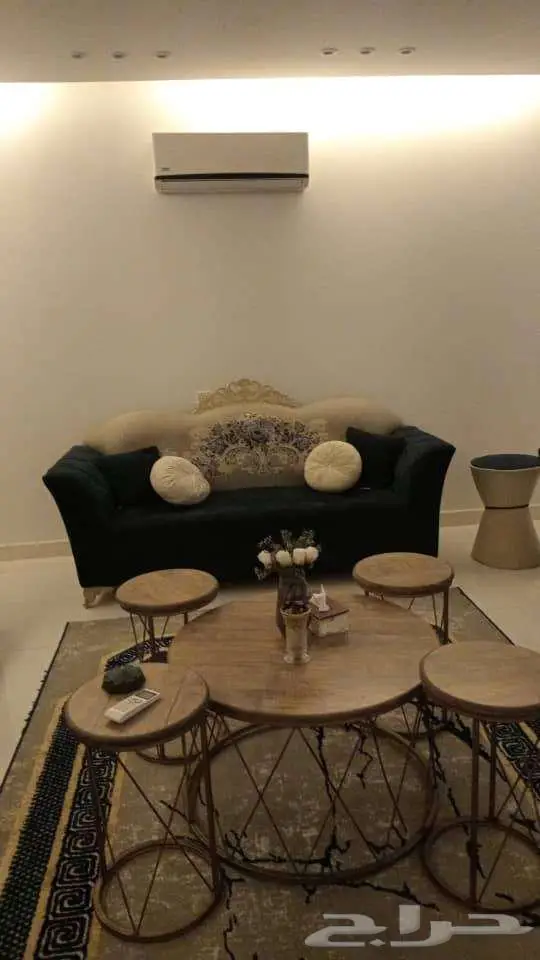 طقم جلوس 7 قطع مع سجادة وستاره بي 800 ريال 0