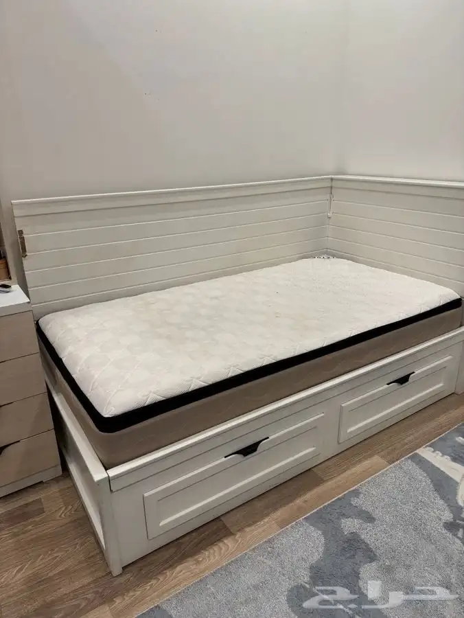 سرير مع مرتبة 1