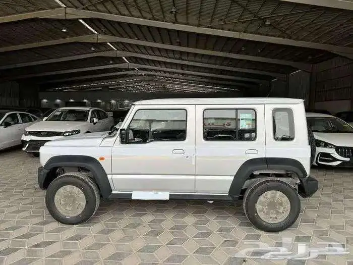 سوزوكي جمني 2025 5 ابواب 3