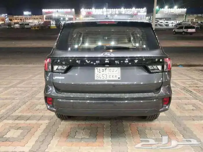 فورد ايفرست XLS ديزل 2024 ممشى 5000 كم فقط 6