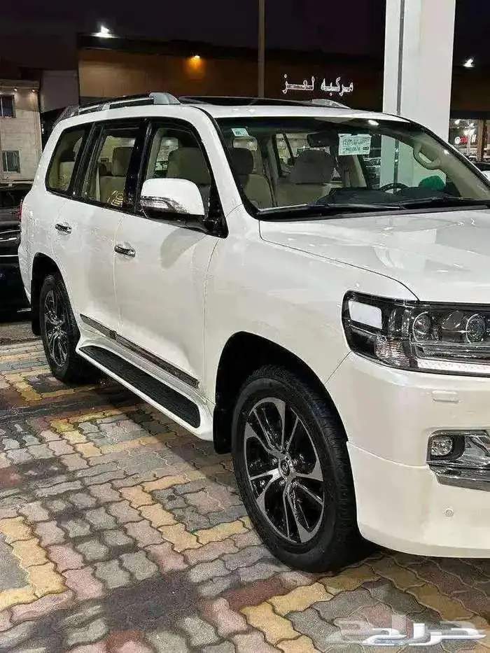 للبيع جيب قراند تورنق 2021 سعودي عداد قليل V8 ( مخززنه ) 2