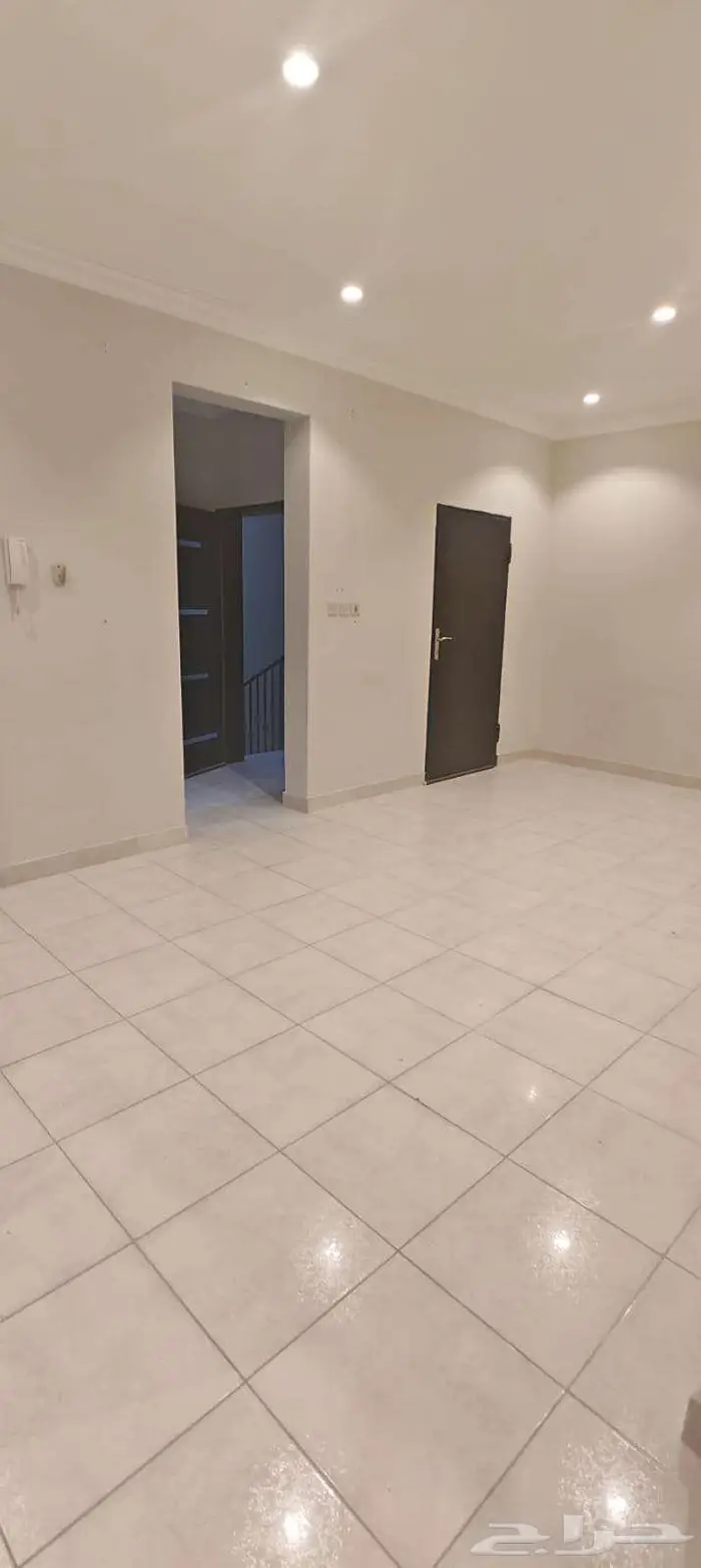 شقه بحي العارض للايجار 33.000 2