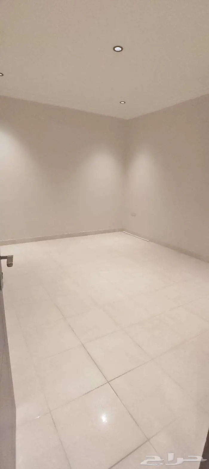 شقه بحي العارض للايجار 33.000 4
