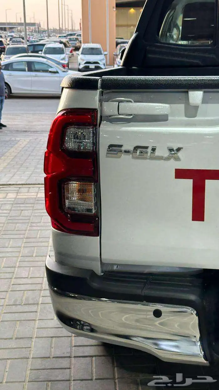 تويوتا هايلكس S-GLX بنزين جير عادي 2025 2